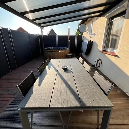 Neuboerger Mit Hottub Neuborger